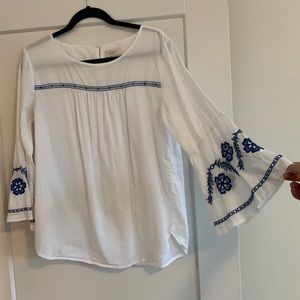 LOFT outlet white top with blue embroidery Small